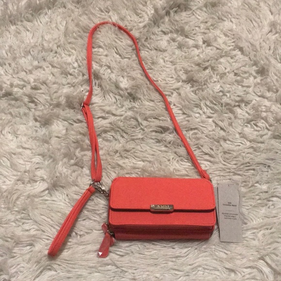 🔥Kenneth Cole Crossbody wristlet handbag🔥 - Picture 2 of 7